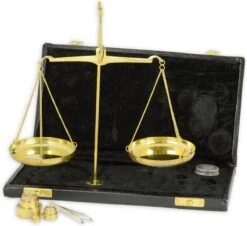 Weegschaal Met Gewichtjes - Klassieke Apotheek Weegschaal - Met Passend Doosje. - 21,7 Cm Hoog