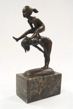 Haasje Over - Bronzen Beeld - Spelende Kinderen - 28,8 Cm Hoog