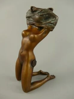 Beeld Erotiek - Naakte Dame Brons - Uitkleden - 17 Cm Hoog