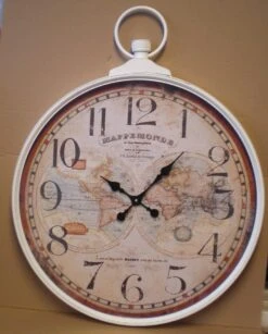 Wandklok - Wanddecoratie - Rond - Klok Metaal - Voor Binnen - Wereldkaart - 67x87 Cm